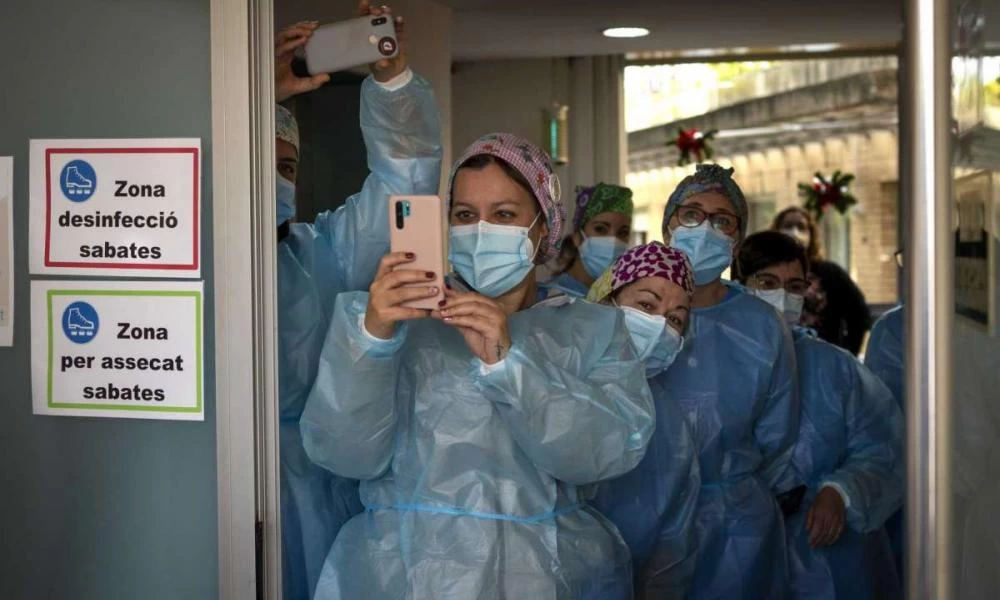 Με ταχύτερους ρυθμούς προχωράει ο εμβολιασμός στην Ισπανία